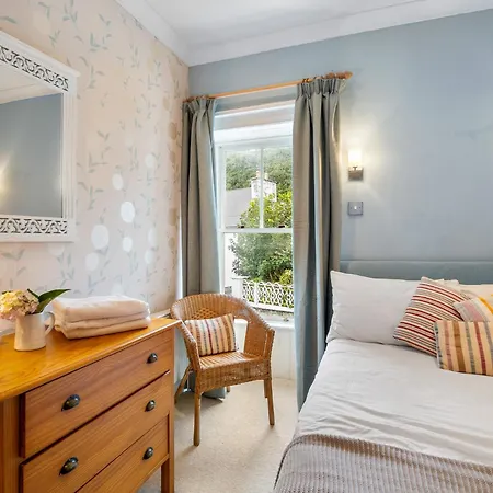 Hill House * Clifden