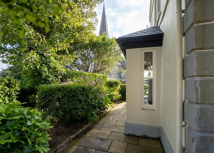 Hill House 度假居 *